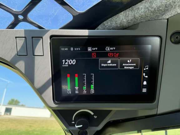 Image of John Deere 333P equipment image 1