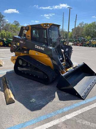 Image of John Deere 335P equipment image 4