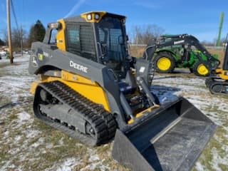 Image of John Deere 335P equipment image 3