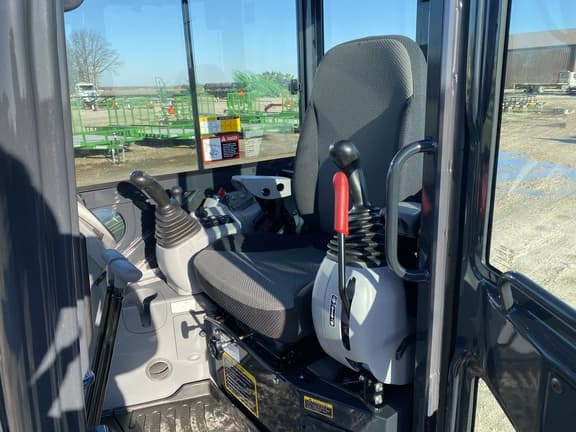Image of John Deere 35P equipment image 2