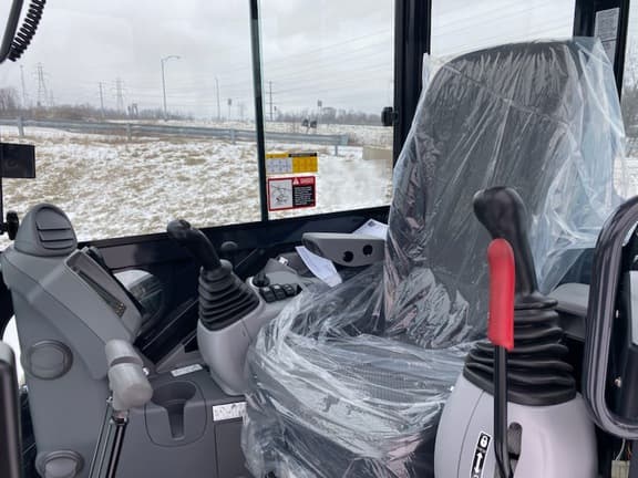 Image of John Deere 35P equipment image 4