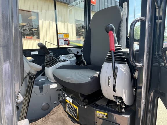Image of John Deere 35P equipment image 3