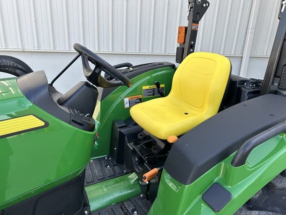 Image of John Deere 4044M equipment image 4