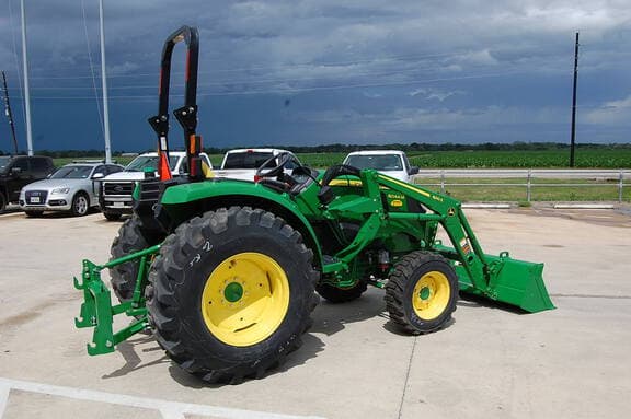 Image of John Deere 4044M equipment image 4