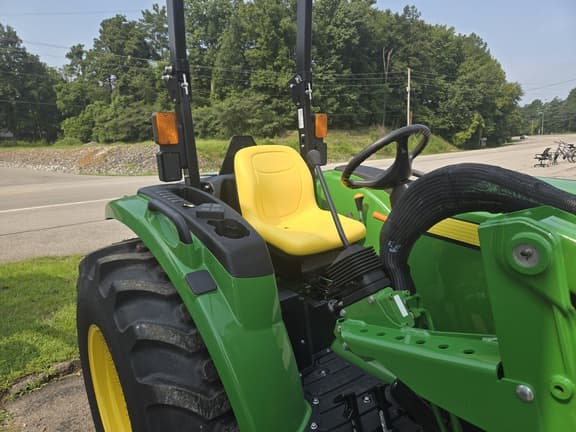 Image of John Deere 4044M equipment image 4