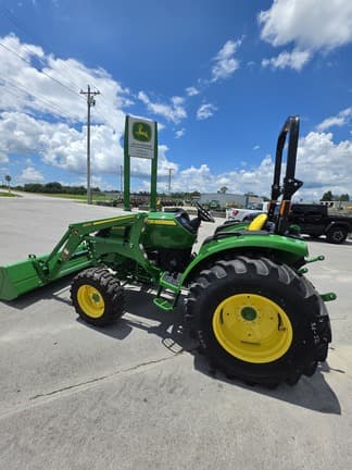 Image of John Deere 4044M equipment image 4