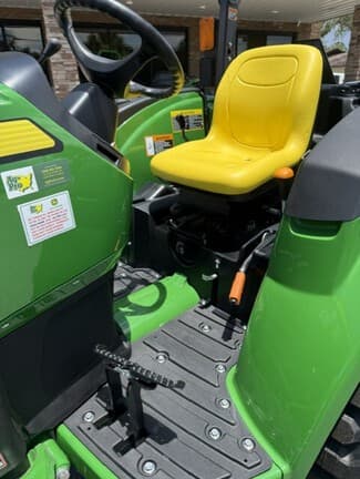 Image of John Deere 4044M equipment image 3