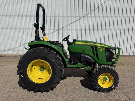 Image of John Deere 4044M equipment image 4