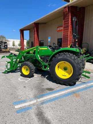 Image of John Deere 4044M equipment image 4