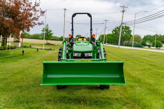 Image of John Deere 4044M equipment image 4