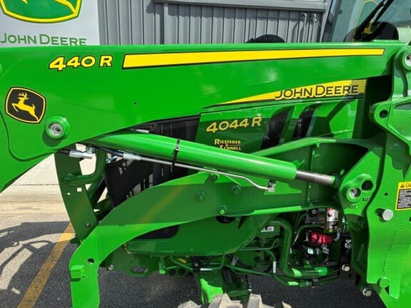 Image of John Deere 4044R equipment image 4
