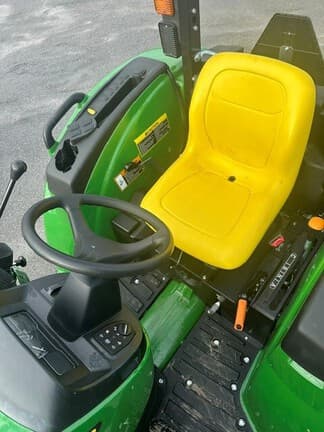 Image of John Deere 4052M equipment image 4