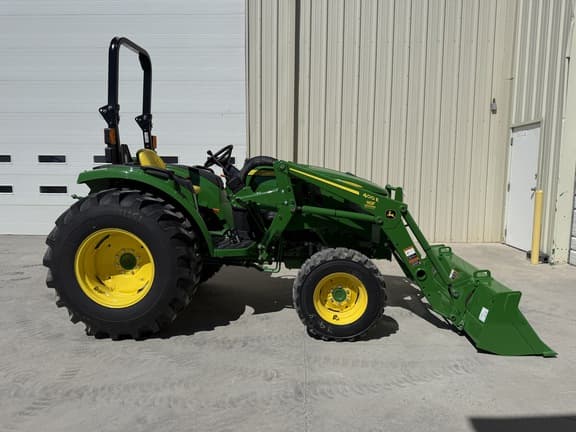 Image of John Deere 4052M equipment image 4