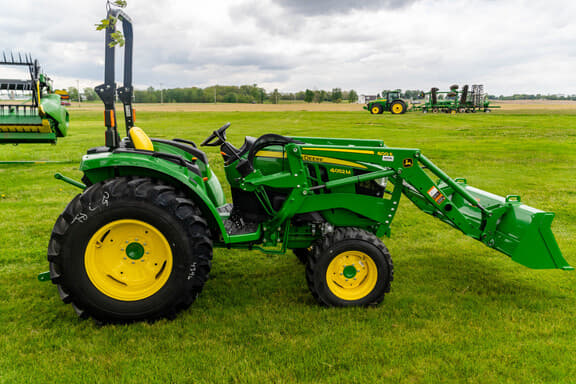 Image of John Deere 4052M equipment image 3