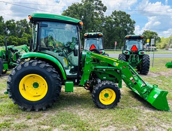 Image of John Deere 4052R equipment image 4