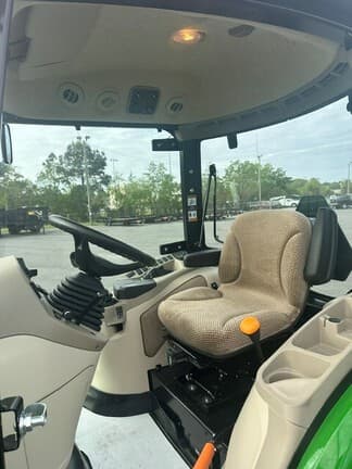 Image of John Deere 4052R equipment image 3