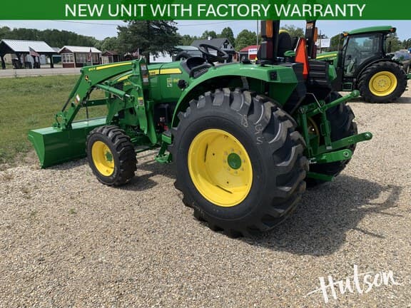Image of John Deere 4052R equipment image 3