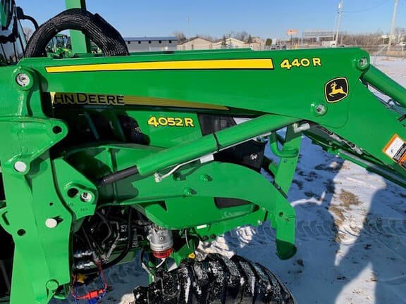 Image of John Deere 4052R equipment image 3