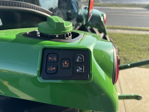 Image of John Deere 4052R equipment image 3