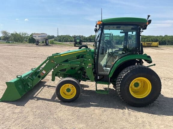 Image of John Deere 4052R equipment image 1