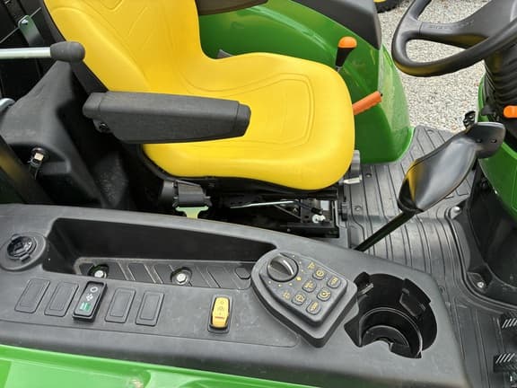 Image of John Deere 4052R equipment image 4