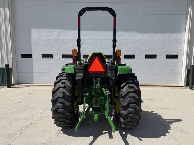 Image of John Deere 4052R equipment image 4