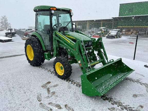 Image of John Deere 4052R equipment image 4