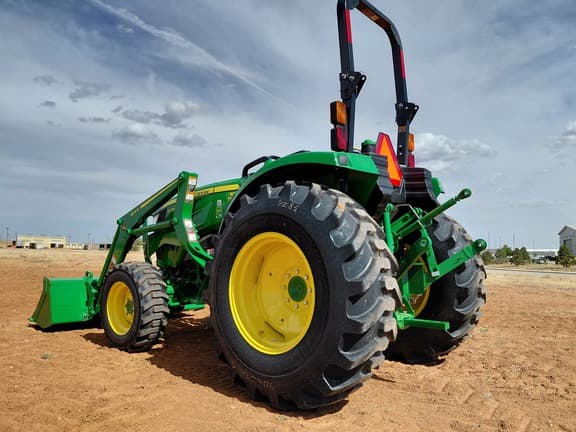 Image of John Deere 4066M equipment image 1