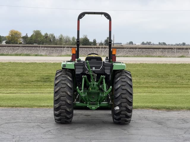 Image of John Deere 4066M equipment image 4