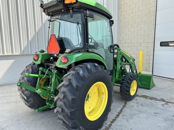 Image of John Deere 4066R equipment image 4