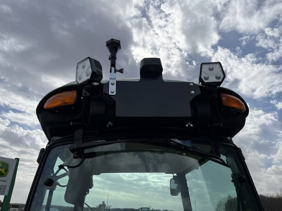 Image of John Deere 4066R equipment image 3