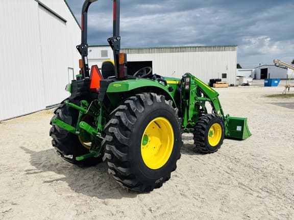 Image of John Deere 4066R equipment image 4