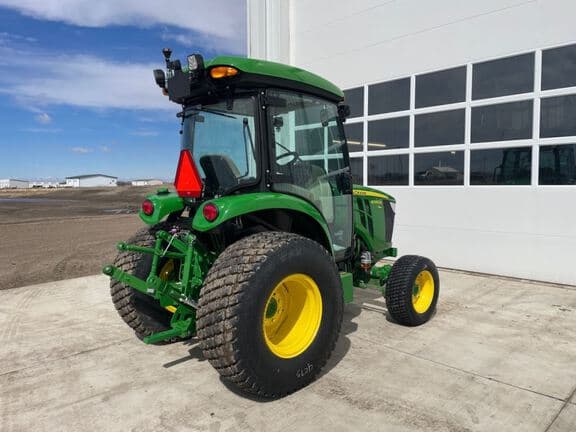 Image of John Deere 4066R equipment image 4
