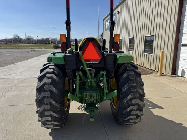 Image of John Deere 4066R equipment image 3