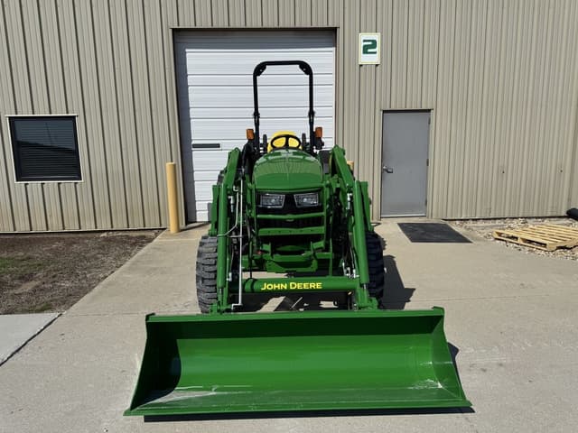 Image of John Deere 4066R equipment image 4