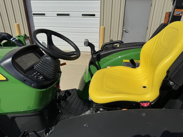 Image of John Deere 4066R equipment image 2