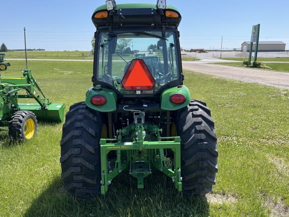 Image of John Deere 4066R equipment image 2