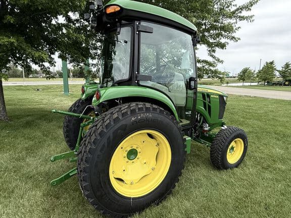 Image of John Deere 4066R equipment image 4