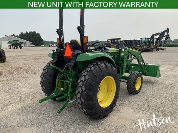 Image of John Deere 4066R equipment image 3
