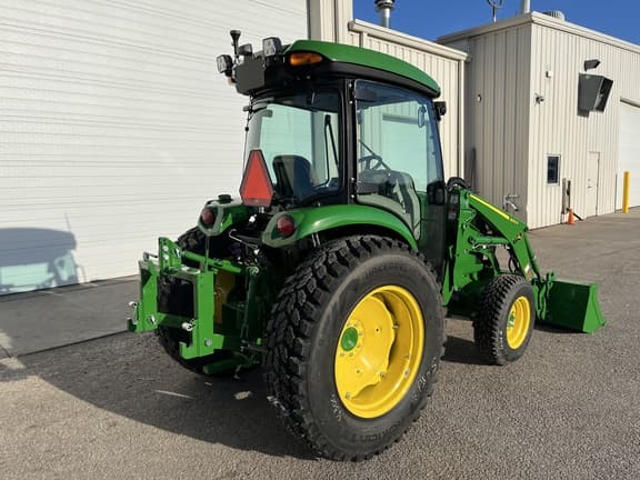 Image of John Deere 4066R equipment image 4