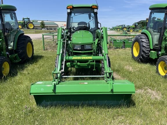 Image of John Deere 4066R equipment image 1