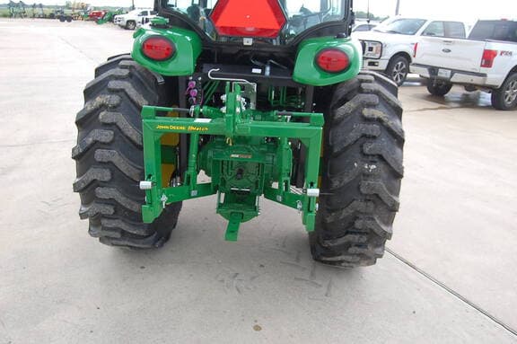 Image of John Deere 4075R equipment image 3