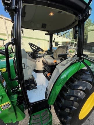 Image of John Deere 4075R equipment image 3