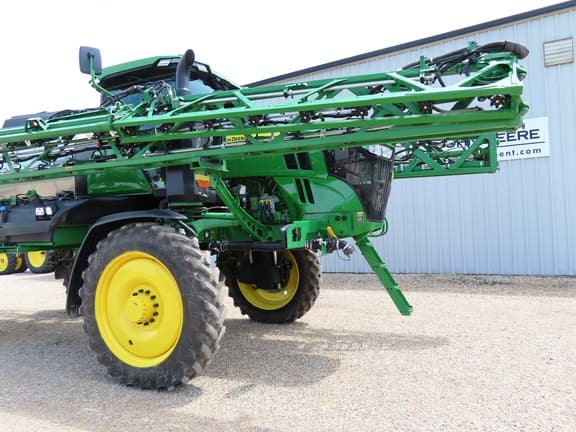 Image of John Deere 412R equipment image 4