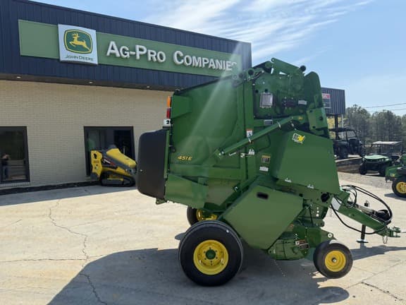 Image of John Deere 451E equipment image 4