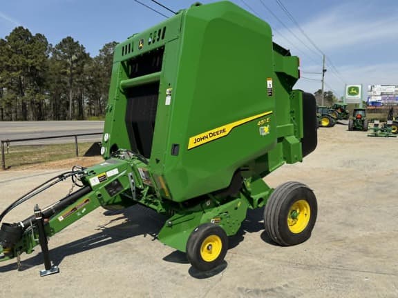 Image of John Deere 451E equipment image 3