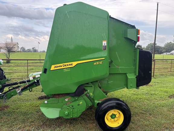 Image of John Deere 451E equipment image 1