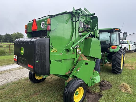 Image of John Deere 451E equipment image 4