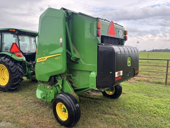 Image of John Deere 451E equipment image 2