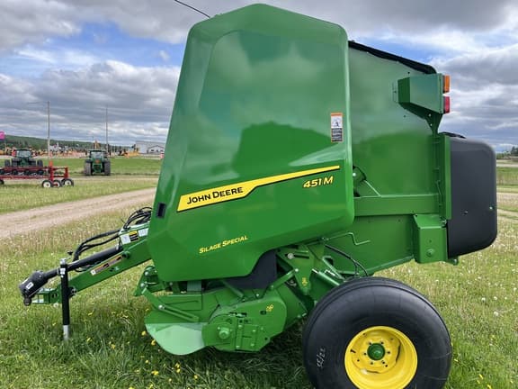 Image of John Deere 451M Silage Special equipment image 1